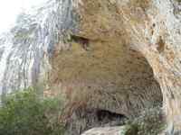 Zat�m ��dn� cesta p��mo jeskyn�